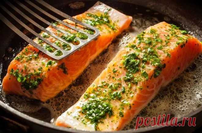 Семга, жаренная на сковороде, - пикантное блюдо с нежным вкусом Жареная семга - вкусный и простой рецепт деликатесной рыбы.