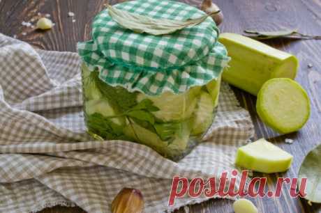 Консервированные кабачки с укропом и чесноком