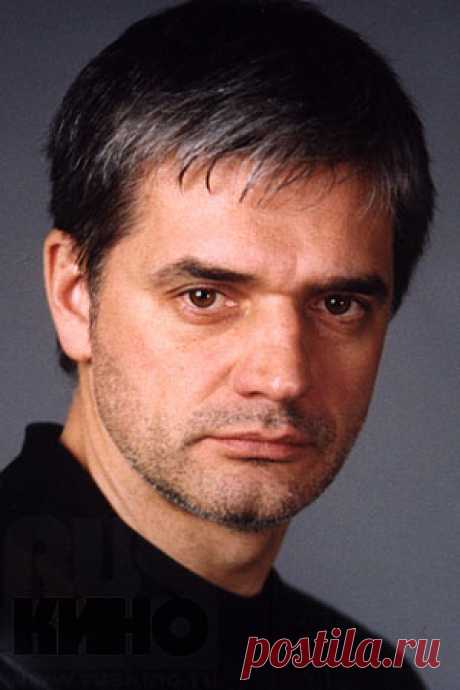 Константин Лавроненко — биография, фильмография, фотографии актёра Заслуженный артист России (2009г.). Родился 20 апреля 1961г. в Ростове-на-Дону. С 1978 по 1979гг. - студент театрального отделения Ростовского училища искусств.  В 1985г. окончил школу-студию МХАТ (курс В. Маркова). Служил в Театрах  &quot;Сатирикон&quot;, &quot;Мастерская Клима&quot;.