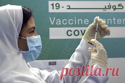 Из Саудовской Аравии выпустят только вакцинированных подданных. Власти Саудовской Аравии приняли решение выпускать из королевства только полностью вакцинированных подданных. Исключение коснется только переболевших не больше шести месяцев назад, либо переболевших и получивших одну дозу вакцины, а также детей до 12 лет. В ведомстве не уточнили, коснется ли эта норма приезжих.
