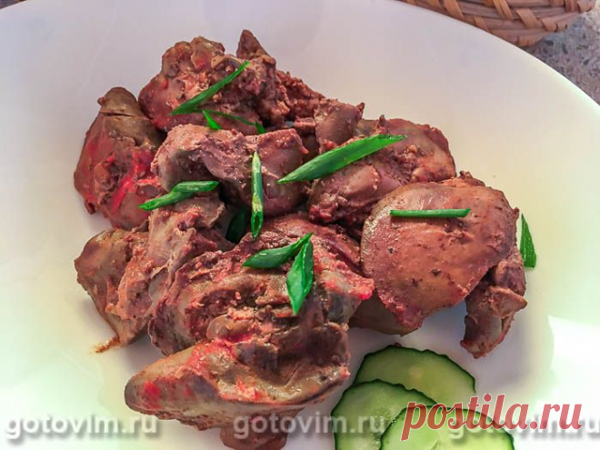 Куриная печень на сковороде в томатном соусе. Рецепт с фото Готовя куриную печень, важно не пересушить её. Поэтому при обжарке следите, чтобы на каждом кусочке образовалась корочка, но внутри печенка оставалась мягкой. В этом рецепте как раз так и поступают. Сначала прижаривают, а затем добавляют томатный соус и доводят куриную печень до полной готовности.