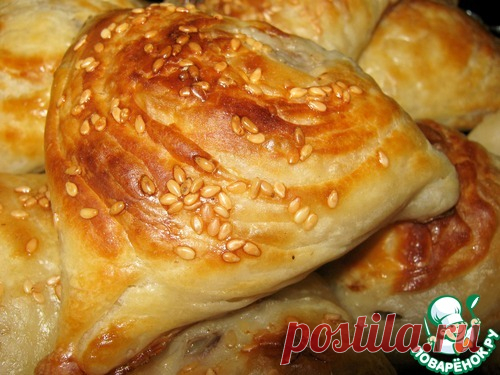 СЛОЕНАЯ САМСА С МЯСОМ - истекающая СОКОМ, С ХРУСТЯЩИМ ТЕСТОМ И УПОИТЕЛЬНЫМ АРОМАТОМ! В моих планах было поделиться с вами, друзья, лёгким и простым рецептом замечательной, вкусной слоёной самсы. Готовлю с удовольствием самсу своей семье, своим любимым и дорогим мужчинам. Тесто слоёное, хрустящее, начинка из рубленого мяса, сочная и нежная. Очень вкусно, угощайтесь!

 


 	Мука