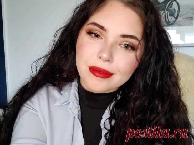 Потерявшая обе ноги в аварии девушка стала чемпионкой по верховой езде