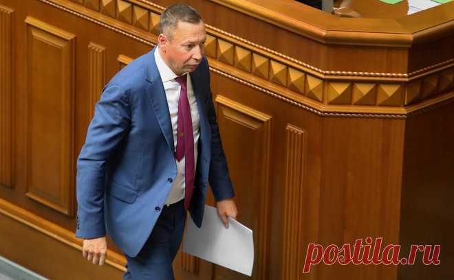 «Страна.ua» узнала о просьбе экс-главы Нацбанка Украины об убежище. Бывший глава Нацбанка Украины Кирилл Шевченко, которого обвиняют в хищении около $5,6 млн у Укргазбанка, попросил власти Австрии предоставить ему убежище, пишет «Страна.ua» со ссылкой на источники в юридических кругах.