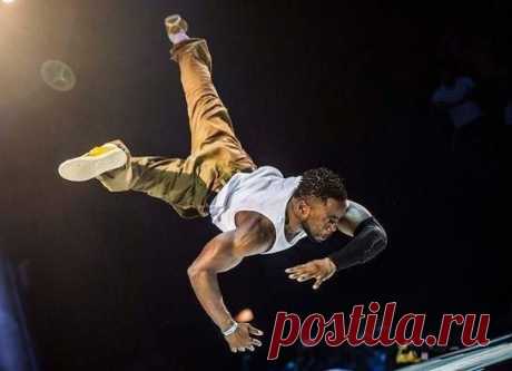 Человек сам строит вокруг себя жесткий забор из этих самых нельзя, не могу, не положено... А потом выглядывает из-за этого забора и завидуеде. / Спорт Сильных!