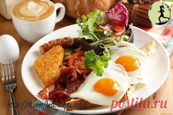 Ученые все чаще приходят к выводу, что залог успешного похудения в большем, чем мы привыкли думать, количестве потребляемых протеинов за утро.     Если утром съесть плотный протеиновый завтрак с яйцами и, к примеру, куском ветчины вместо молочных продуктов и зерновых, на ланч потом захочется есть куда меньше обычного. Протеины уже давно считаются гарантом сытного завтрака номер один.