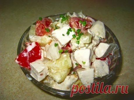 Салат "Любимая женщина"

Вкусный и простой салатик! 

Ингредиенты:

- 2-3 помидора
- 1 банка консервированных ананасов (берите колечками!)
- 2 куриные грудки
- батон

Приготовление:

С батона сделать сухарики. 
Режем все на кубики покрупнее, заправляем майонезом. 

Почему ананасы колечками? Колечки качественнее. Но решать Вам.