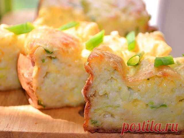 ПОДБОРКА ЛУЧШИХ РЕЦЕПТОВ С КАБАЧКАМИ

1. Кабачки жареные
Такие кабачки готовила моя бабушка. Я впадаю в детство каждое лето.

2. Кабачки с мясом в кляре
3. Запеканка из кабачков с зеленым луком
4. Закуска из кабачка, сыра и моркови
5. Суперские рулетики из кабачков с куриным мясом
6. Кабачки по-корейски «улетают» первыми.
7. Кабачковая запеканка
8. Пицца из кабачка
9. Вкуснейший тортик из кабачков
10. Оладьи из кабачков

Рецепты, ингредиенты и способ приготовления смотрите...