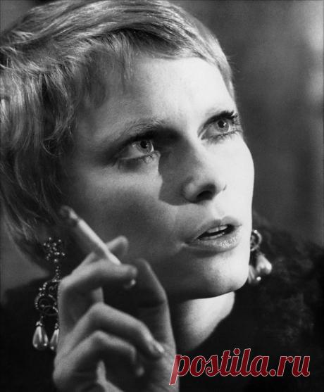 Миа Фэрроу, 9 февраля, 1945