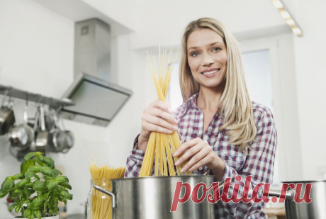 7 причин, почему нельзя выливать в раковину воду от макарон - Woman's Day