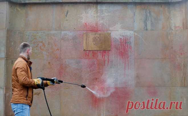 В МИДе сообщили более чем о 150 атаках на российские дипмиссии. За период с декабря 2020 года по май 2022 года зафиксировано более 150 посягательств на неприкосновенность российских дипломатических представительств.