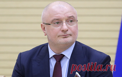 Клишас считает, что идея запрета госслужбы для не служивших в армии нуждается в проработке. Глава комитета Совета Федерации по конституционному законодательству и госстроительству заявил, что пока не совсем ясно, как это ограничение будет соответствовать действующим конституционным принципам