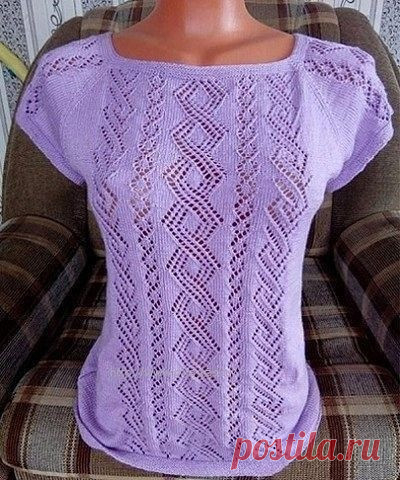 Летняя кофта спицами Красивый ажурный узор украшающий полочку и рукава, в сочетании с яркой пряжей придают данной модели особый шарм.Правильно подобран вариант вязания рукава. Рукав реглан, связанный лицевой гладью, подчеркивает целостность и утонченность ажурного узора.Края можно обвязать как платочной...