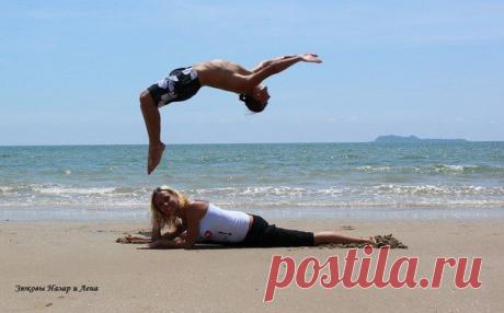 Люди могут пить вместе, могут жить под одной крышей, могут заниматься любовью, но только совместные занятия идиотизмом могут указывать на настоящую духовную и душевную близость.