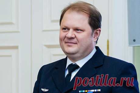 В МВД рассказали о деле задержанного замминистра транспорта России Токарева. Заместителю министра транспорта Владимиру Токареву, задержанному ФСБ, предъявлено обвинение по статье 159 («Мошенничество в крупном размере») УК РФ. В ходе обысков в служебном кабинете и дома у Токарева были изъяты цифровые носители информации и значимая для следствия документация.