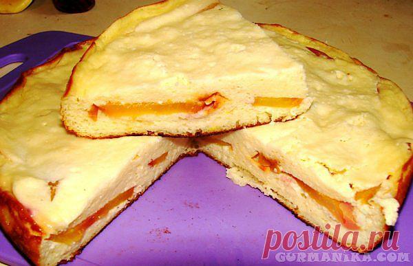 Очень нежный воздушный пирог из творога - великолепный десерт для детей им взрослых!

ИНГРЕДИЕНТЫ:

Творог свежий - 400 грамм
Яйцо куриное - 4 штуки
Сахарный песок - 100 грамм
Мука пшеничная - 80 грамм
Нектарин - 1 штука
Разрыхлитель для выпечки - 1 пакетик
Масло сливочное - 10 грамм
Соль - по вкусу
Порций: 8
Подготовка: 30 минут
Приготовление: 35 минут
Пошаговая инструкция с фото пор ссылке:
http://www.liveinternet.ru/users/altinira/post305858680/