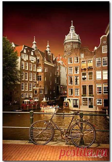 Amsterdam, Netherlands  https://www.travelandtransitions.com/destinations/destination-advice/europe / | Woody Woodpecker приколол(а) это к доске Amsterdam