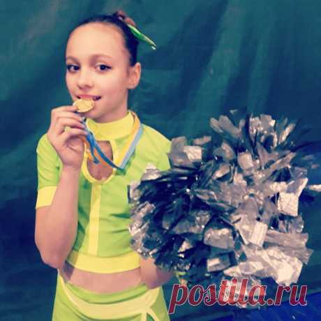 (1) Facebook