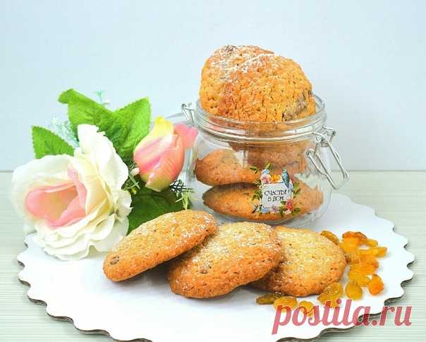 ПЕЧЕНЬЕ С ОРЕХАМИ 

 Сохраняй рецепт на стену, чтобы не потерять!

Ингредиенты:
Мука – 180 гр.
Сливочное масло (комнатной температуры) – 150 гр.
Яйцо – 1 шт.
Сахар – 150 гр.
Соль – щепотка
Сода - щепотка
Орешки (на выбор, у меня кешью и грецкие) – 50 гр.
Шоколад (не молочный, по желанию) – 50 гр.

1) Взбить яйцо с сахаром и маслом.
2) Просеять муку с содой и солью.
3) Перемешать все ингредиенты вместе.
4) Добавить орешки и шоколад.

 Выкладывать столовой ложкой на пергамен...