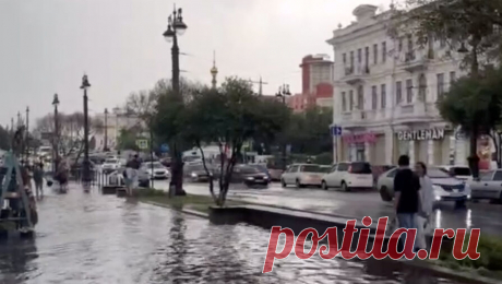 В Омске затопило центр города из-за ливня. В Омске затопило центр города и ограничено движение транспорта из-за ливня. Об этом сообщает издание Om1.ru. В центре города из-за затоплений начались 10-балльные пробки и перестала работать часть светофоров. Подземный пешеход на улице ...