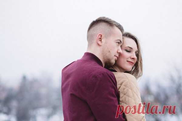 В любой паре бывают ссоры. Вопрос в том, готовы ли вы договариваться. Секрет удачных отношений
От психологических установок зависит не только профессиональный успех, но и характер отношений с окружающими — родственниками, друзьями и возлюбленными. Для примера рассмотрим романтическую связь. Человек, настроенный на данность, рассуждает приблизительно так: «Или мой партнер полностью понимает меня и разделяет все мои взгляды, или он мне не подходит. Или наши чувства идеальны,...
