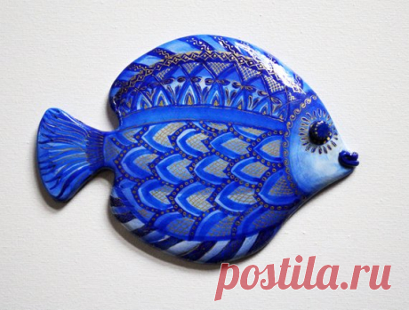 Decor fish wall, decorative fish painted by hand, fish wall hanging, hand painted keraplast fantasy fish The form for fish is sculpted by me from a keraplast. Hand painted with acrylics and gold contour. The fish is varnished in three layers. On the reverse side is bonded loop and left my signature. I hope my work will be nice to your eye.  Fish size: 112 mm high (4.4 inches)  157 mm wide