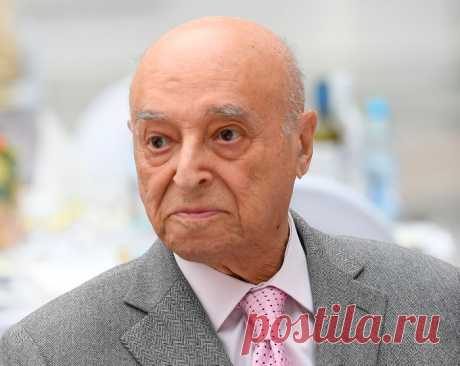 Владимир Этуш: «Когда отца посадили, меня стали считать сыном врага народа» Владимир Абрамович Этуш (род. 6 мая 1922) — советский и российский актёр театра и кино, театральный педагог. Народный артист СССР (1984, старейший по возрасту среди ныне живущих). Участник Великой Оте…