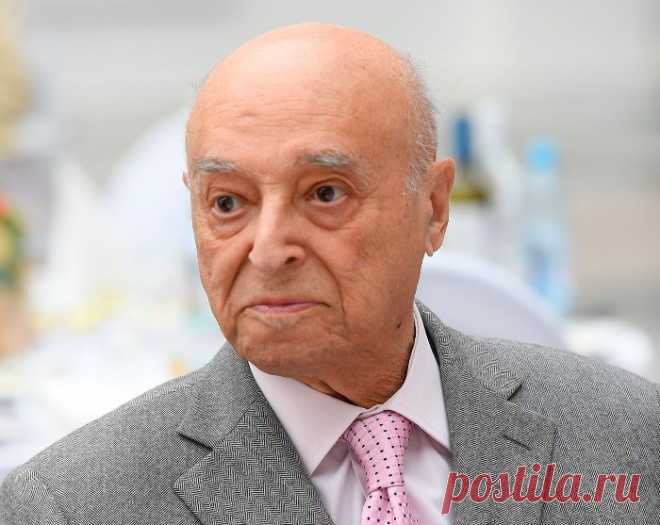 Владимир Этуш: «Когда отца посадили, меня стали считать сыном врага народа» Владимир Абрамович Этуш (род. 6 мая 1922) — советский и российский актёр театра и кино, театральный педагог. Народный артист СССР (1984, старейший по возрасту среди ныне живущих). Участник Великой Оте…