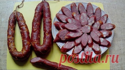 ДОМАШНЯЯ КОЛБАСА В ФОЛЬГЕ
Самая вкусная из всех колбас – это, конечно же, домашняя колбаса, сделанная своими руками, без всяких вредных добавок и примесей.
Но вот проблема: не каждая хозяйка «горит желанием» заморачиваться с кишками. Это кропотливое дело не многих привлекает, особенно с непривычки.
Поэтому сегодня мы вам предлагаем очень простой и потрясающе вкусный рецепт настоящей домашней колбасы, которую можно приготовить без кишок, в фольге. Можно использовать также р...