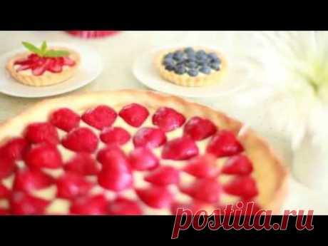 Песочный пирог с заварным кремом и клубникой: видео-рецепт