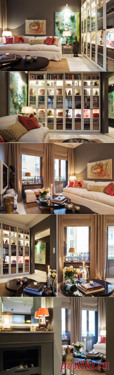 Необычный и чарующий интерьер квартиры - Роскошь и уют
Атмосфера, царящая в стенах этой невероятно уютной квартиры в Швеции, захватывает с первой фотографии и заставляет застыть в приятном изумлении. Чарующая цветовая гамма из темных оттенков с контрастными белыми элементами в вечернем освещении и вовсе одно из самых красивых зрелищ, которое доводилось видеть за последнее время! Между прочим, эта квартира еще и очень функциональна, ведь на 68 кв. м уместилось полноценное трехкомнатное жилье. Од