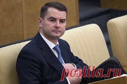 В Госдуме отказались участвовать в накрутке популярности Моргенштерна. Председатель комитета Госдумы по труду, социальной политике и делам ветеранов Ярослав Нилов оценил развивающийся вокруг рэпера Моргенштерна скандал, возникший после его высказываний о бессмысленности празднования Дня Победы. Он заявил, что обсуждать «мерзкие выказывания» не следует.