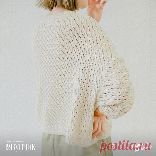 Джемпер из японского магазина (Схемы Вязунчика)

Раппорт узора — 6 петель и 10 рядов. На схеме даны только лицевые ряды. В изнаночных вяжите все петли по рисунку. Т. е. лицевые провязывайте лицевыми, а изнаночные изнаночными.

Если хотите получить наклон ажурных дорожек влево, как на фотографии, просто отразите схему зеркально, а двойные убавления делайте с наклоном влево.