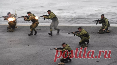 В Мурманской области в честь Дня ВМФ корабли провели показательные стрельбы. В Мурманской области в честь Дня ВМФ России корабли устроили показательные стрельбы, а морские пехотинцы продемонстрировали процесс высадки на необорудованное побережье. Читать далее