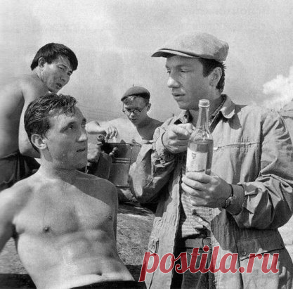 Владимир Высоцкий и Савелий Крамаров в Латвии. Август 1964 года.