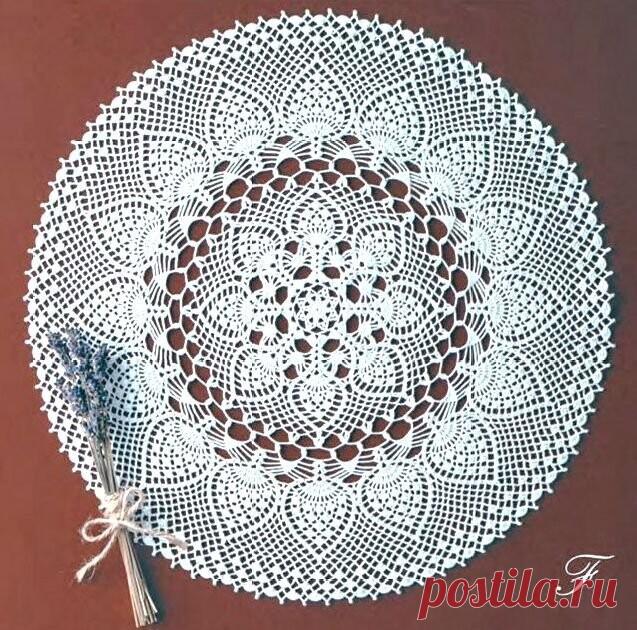 Изысканные салфетки крючком, которые украсят ваш интерьер
Не у всех хватит терпения связать большую салфетку со сложным узором. А ведь как красиво они смотрятся в интерьере. Да, вязание подобных изделий – очень кропотливый труд, ведь пряжа для вязания используется самая тонкая. 

Но радует то, что салфетки могут быть и простыми и небольшими по формату. 

В статье вы найдете самые разные варианты красивых салфеток крючком. К каждой из них есть своя схема вязания.

Сложная с...