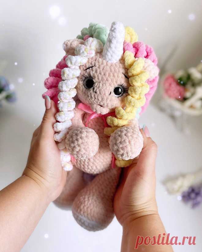 PDF Единорожка Лали крючком. FREE crochet pattern; Аmigurumi animal patterns. Амигуруми схемы и описания на русском. Вязаные игрушки и поделки своими руками #amimore - плюшевый единорог, единорожка из плюшевой пряжи.