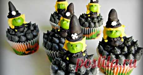 witchy cupcakes for halloween....! Blog about pop culture, edible crafts, sugar, geek, nerd and more