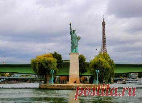 «Леди Свобода»: а эта девушка не одна в мире!