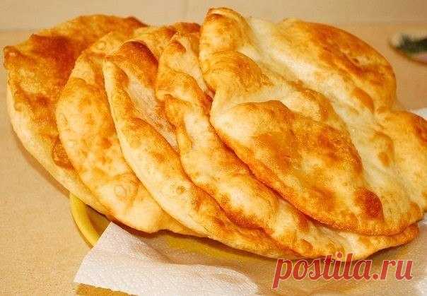 Замечательные венгерские лепешки - Лангоши. Вкусно и не сложно! Хороши с супом, вином и пивом, да и так очень вкусно!