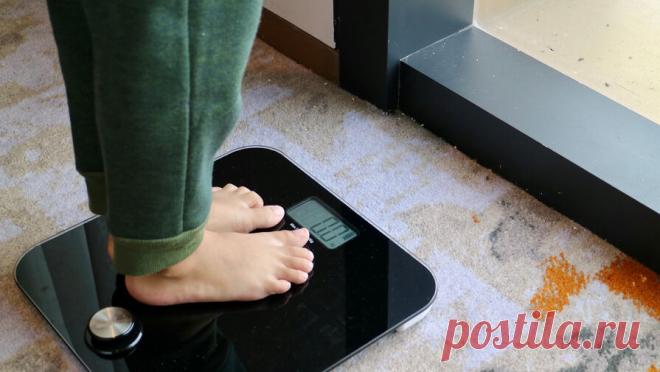 Мужчина, живший в подмосковном рехабе 3 месяца, из-за истязаний похудел на 60 кг. В подмосковном рехабе молодой человек потерял десятки килограмм из-за пыток. Об этом сообщает Mash. По данным Telegram-канала, 27-летний мужчина весил 100 кг в момент, когда поступил в учреждение. Там он находился три месяца, за это время ...