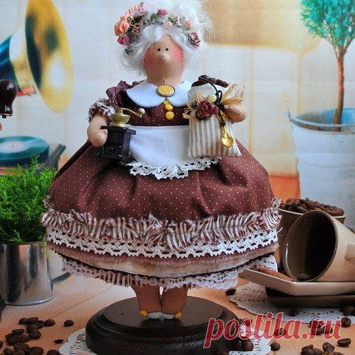 Интерьерная кукла Тильда толстушка Буфетчица — работа дня на Ярмарке Мастеров. Узнать цену и купить: www.dolya-82.livemaster.ru

#handmade #craft #cute #funny #tilda #tildadoll #doll #ooak #livemaster #ярмаркамастеров #ручнаяработа #рукоделие #кукла #тильда