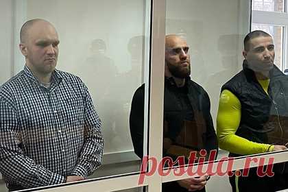 Бывших бойцов спецназа ФСБ признали виновными в нападении на банк. В Москве суд признал шестерых бывших бойцов спецназа ФСБ «Альфа» и «Вымпел» виновными в разбойном нападении на бизнесмена. Разбой обвиняемые замаскировали под оперативные мероприятия. В итоге злоумышленники украли у предпринимателя Александра Юмаранова 136 миллионов рублей. Заказчик разыскивается.