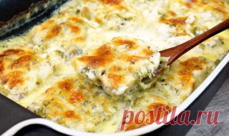 Добавила маринованный огурец и запекла Теперь только так и делаю: Нежнейшая, сочнейшая рыба.
Сегодня я к Вам с очень вкусным рецептом быстрого ужина из самого простого набора продуктов. Минтай в огуречно сливочном соусе. Муж, когда попробовал впервые сказал: "Не думал, что минтай может быть таким нежным и вкусным".

Рецепт:
минтай дальневосточный - 600 г
соль - 1/2ч.л.
черный перец - по вкусу
сметана - 200 г
огурец маринованный - 2шт
чеснок - 1 зуб
зелень укропа - по вкусу...