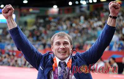 Главный тренер сборной России по дзюдо Макаров признан тренером года. На чемпионате мира 2025 года российские дзюдоисты завоевали три золотые и две бронзовые медали