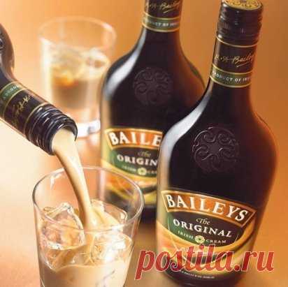 Готовим Baileys дома.
Ингредиенты:
водки 180 г
банка сгущенки 400 г
2 пачки 