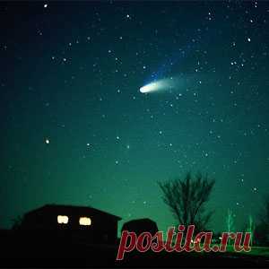 К Земле устремились две кометы