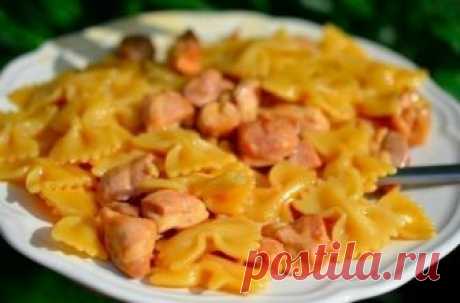 Фарфалле с курицей в медовом соусе - У нас так Фарфалле с курицей в медовом соусе Ингредиенты: Макароны фарфалле 500 г; Куриная голень 700 г; Масло сливочное 30 г; Соус соевый 3 ст.л.; Мед 4 ст.л.; Соль по...