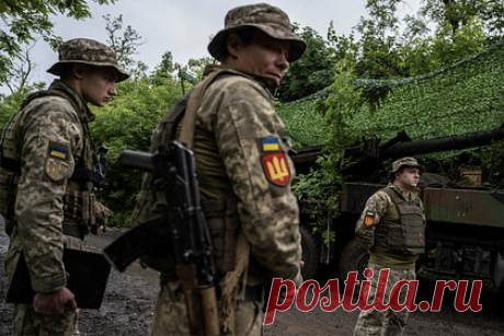 В США заявили о ловушке для ВСУ под Донецком. Вооруженные силы Украины (ВСУ) могут попасть в ловушку под Авдеевкой из-за наступательных действий России. Об этом заявил экс-сотрудник ЦРУ Ларри Джонсон. Джонсон также отметил, что конфликт Израиля и Палестины лишь снижает интерес стран Запада к Украине и ослабит ее поддержку в долгосрочной перспективе.