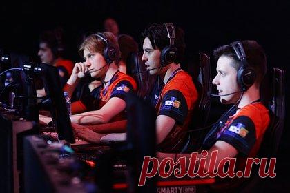 В Федерации компьютерного спорта России опровергли приостановку членства в IESF. Президент Федерации компьютерного спорта (ФКС) России Дмитрий Смит опроверг заявление Международной федерации киберспорта (IESF) о приостановке членства страны в организации. «Мы все так же состоим в IESF. Наши зарубежные коллеги из секретариата IESF пытаются вновь запретить нам выступать под флагом России.